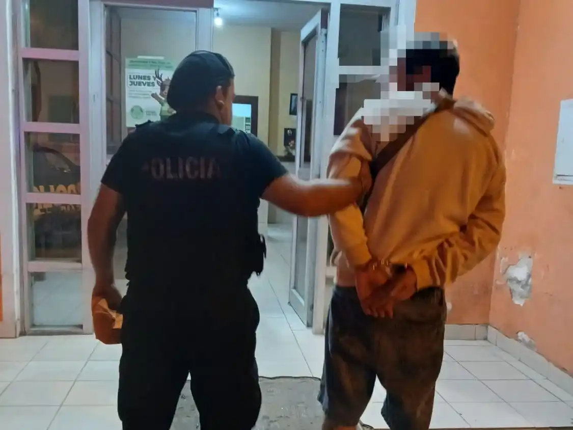 El detenido fue trasladado a la Comisaría Segunda.