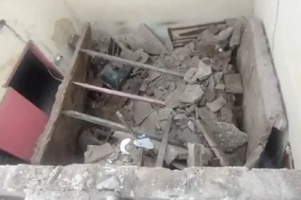 Los servicios de emergencia encontraron la vivienda completamente destruida.