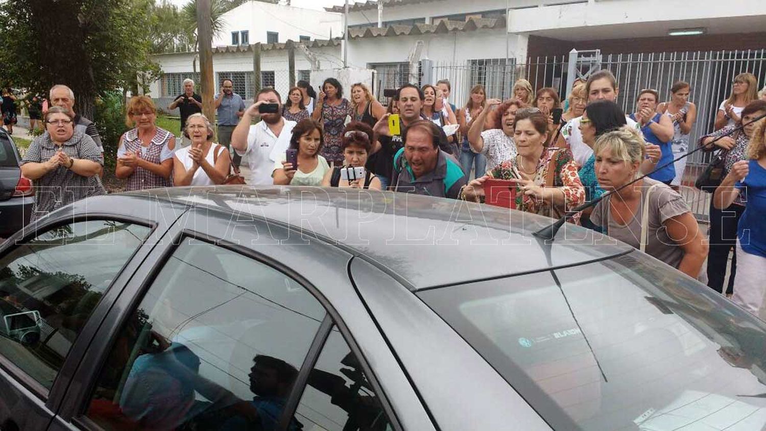 Agredieron a Arroyo a la salida de la escuela municipal 205