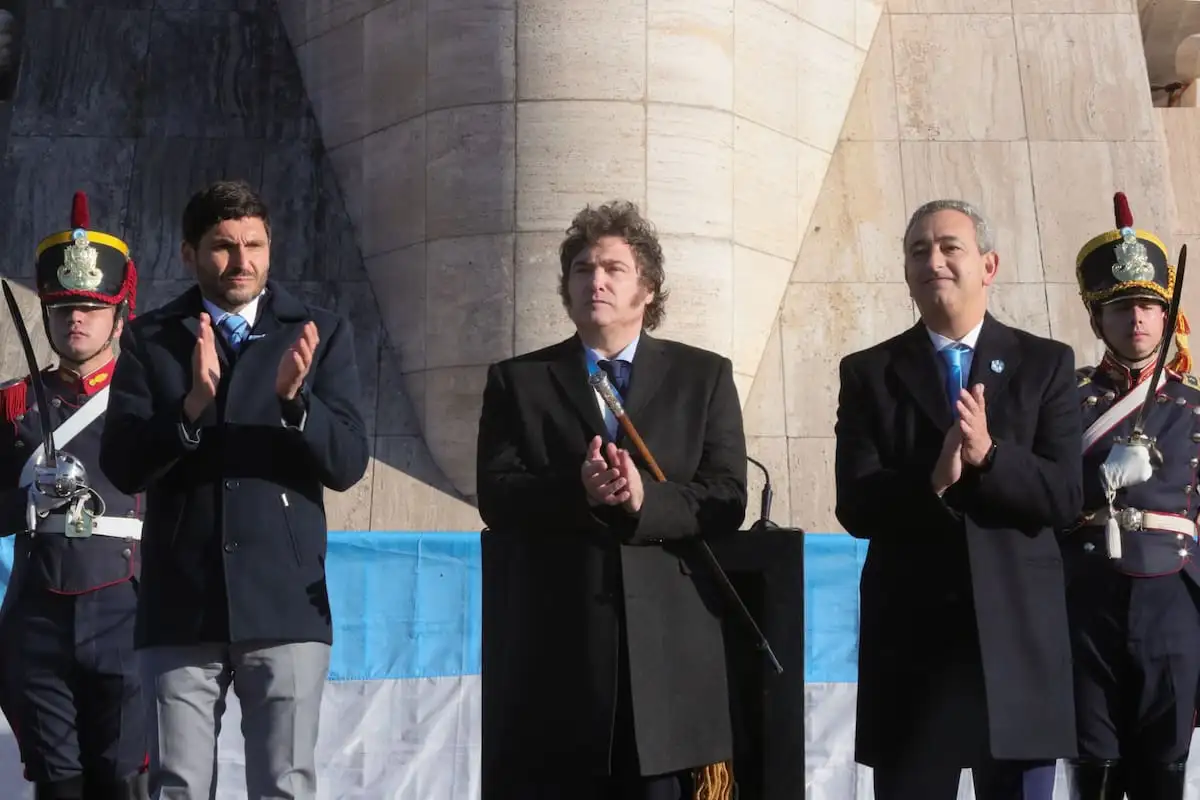 Pese a las críticas, desde la Casa Rosada confirmaron que el Gabinete nacional estará presente en la ceremonia, que tiene previsto su inicio a las 10 de la mañana.