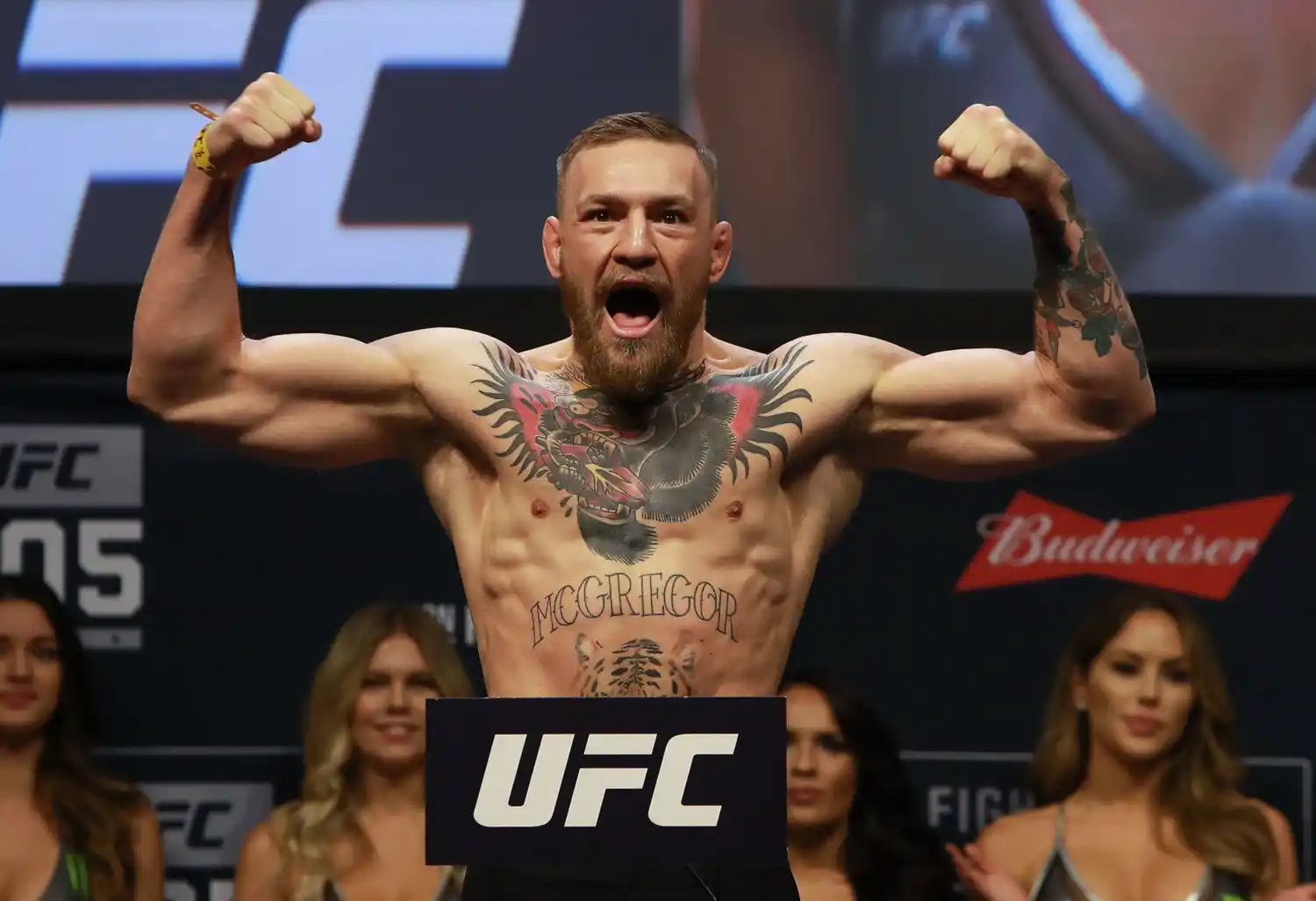 Conor McGregor fuera de los 10 mejores luchadores de MMA masculinos del siglo XXI.