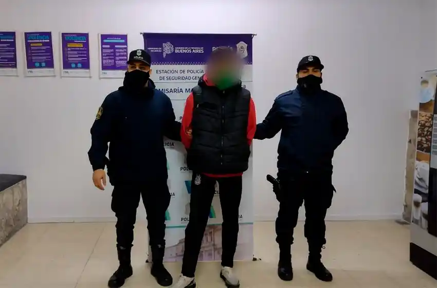 Lo atrapan cuando forzaba la puerta de un comercio en la Peatonal