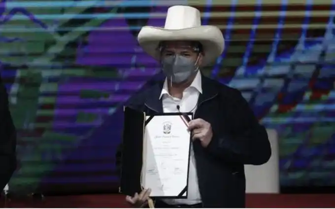 Pedro Castillo descarta copiar «modelos» extranjeros en Perú