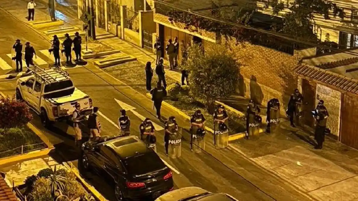 NUEVO ESCÁNDALO EN PERÚ: allanan la casa de la presidenta Boluarte en medio de una investigación por enriquecimiento ilícito