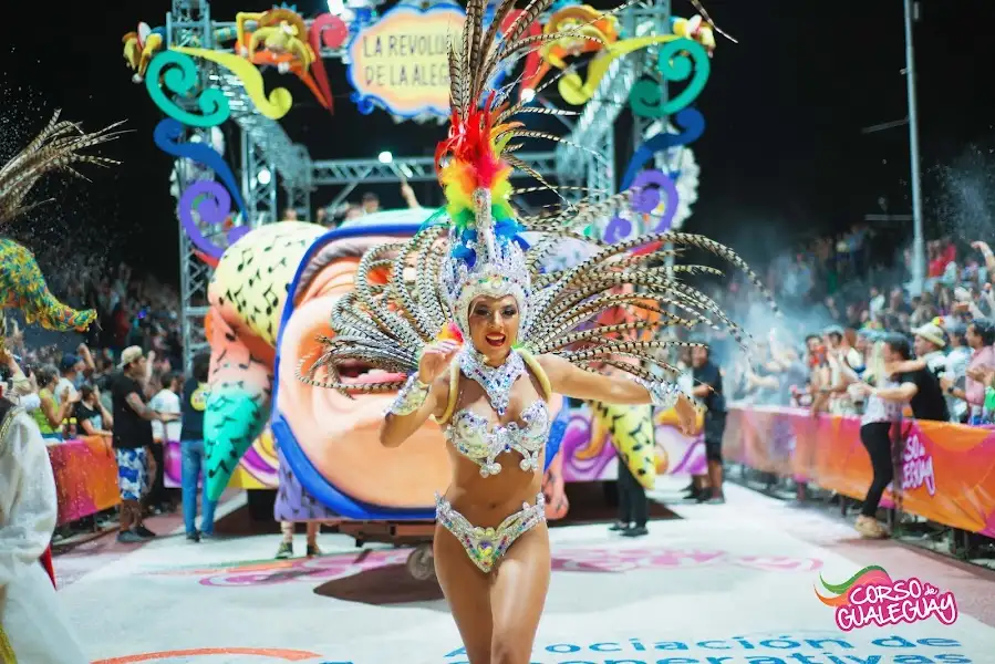 Espectacular 5º Noche de los Corsos de Gualeguay
