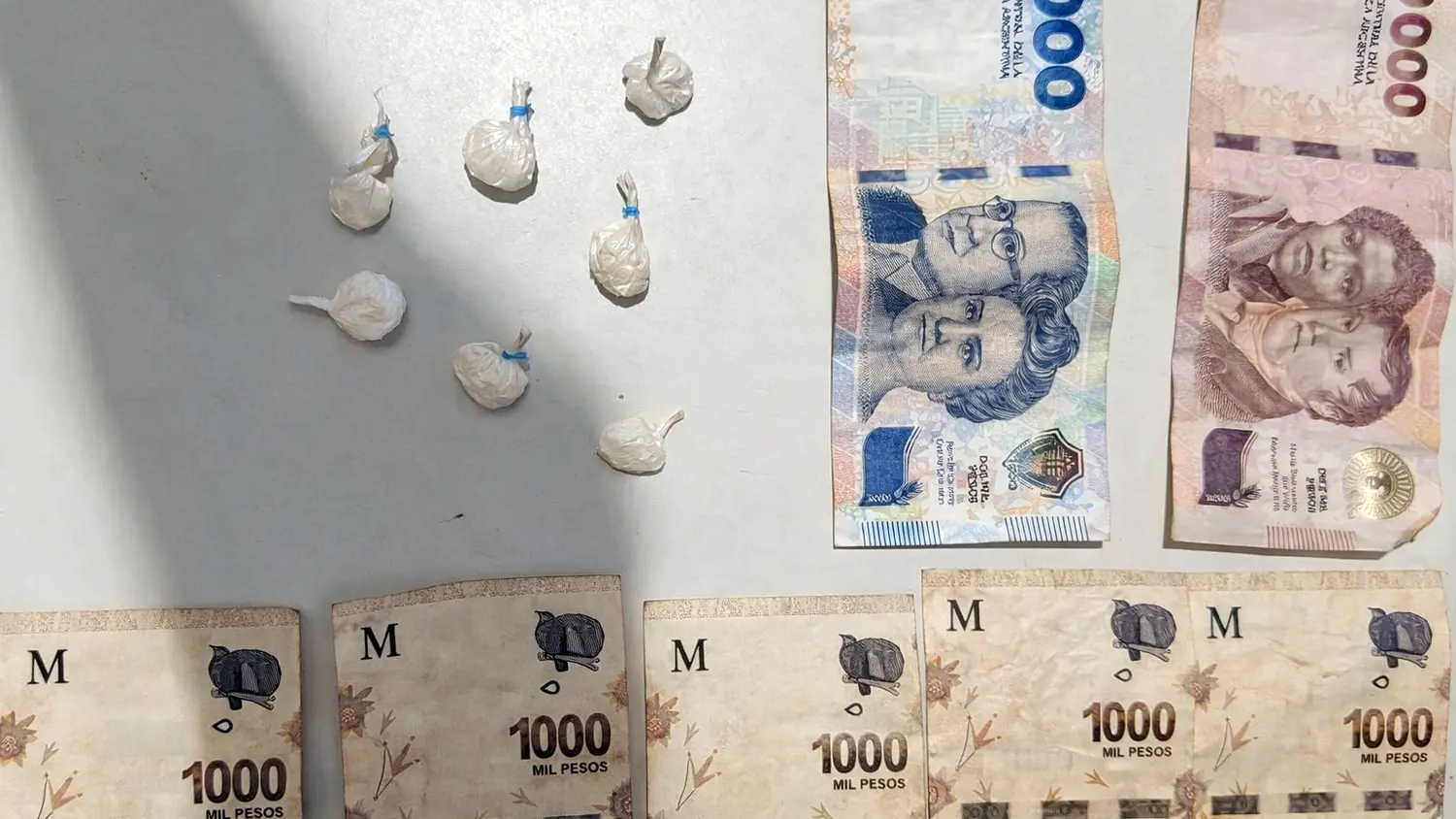 Lo secuestrado. Por los efectivos policiales en poder del individuo