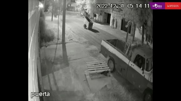 Con un carro, roban puertas de casillas de gas en la madrugada
