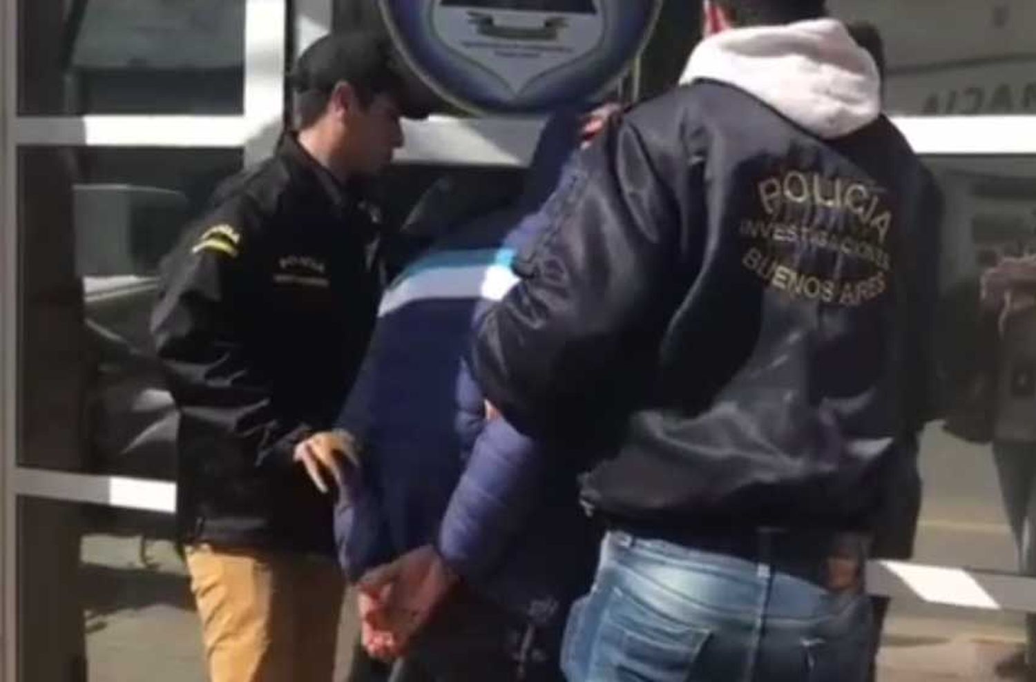 Asaltó en grupo a un kiosco y su madre lo entregó a la policía