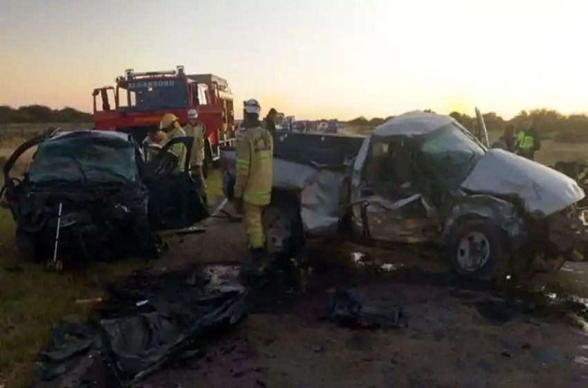 Tragedia en la Ruta 22: un triple choque provocó 7 muertes