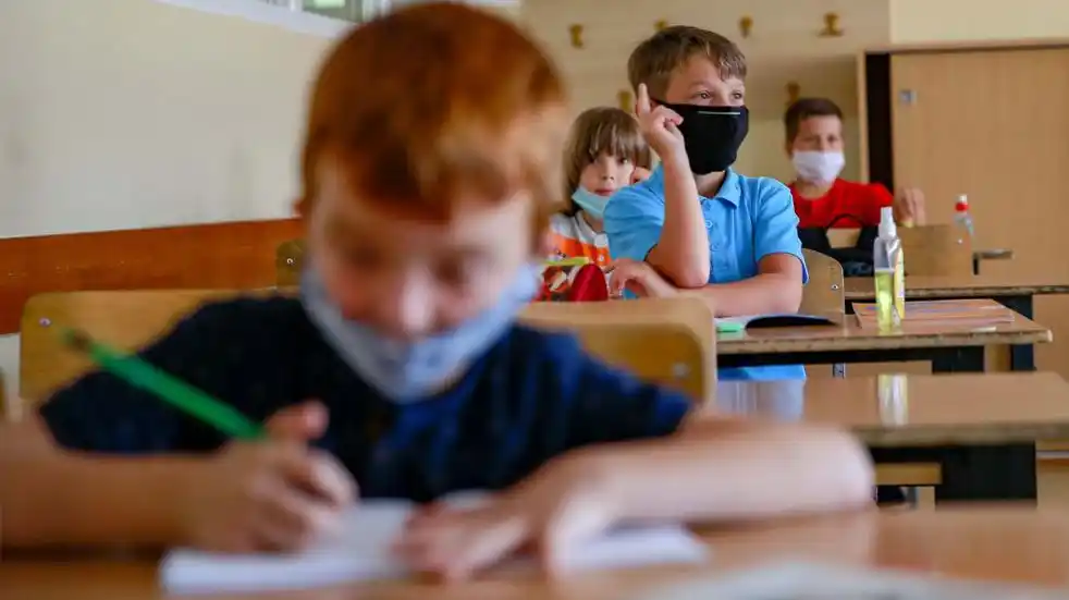 Intendentes bonaerenses de la oposición exigen que la educación presencial sea declarada “esencial”