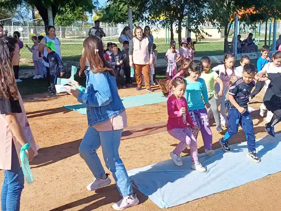 Escuelas de Federal participaron de una jornada de juegos interáreas