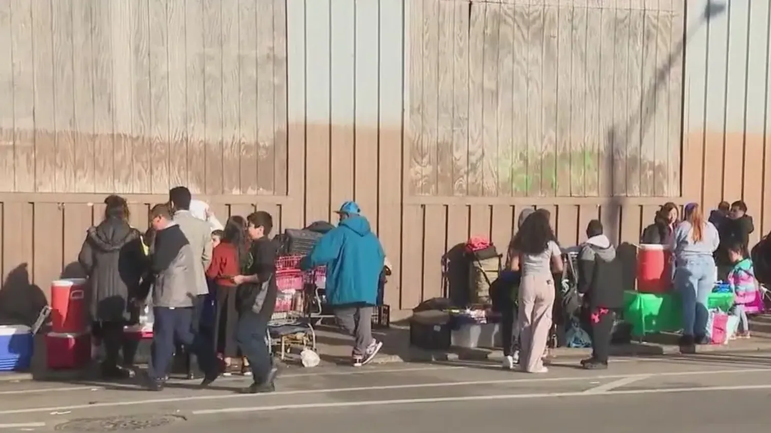 Chicago to Begin Evicting Migrants from Shelters on Sunday