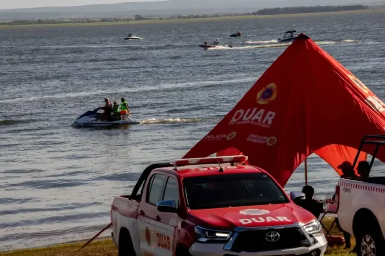 Buscan intensamente a un hombre que cayó de una moto de agua en el lago de Embalse en Córdoba