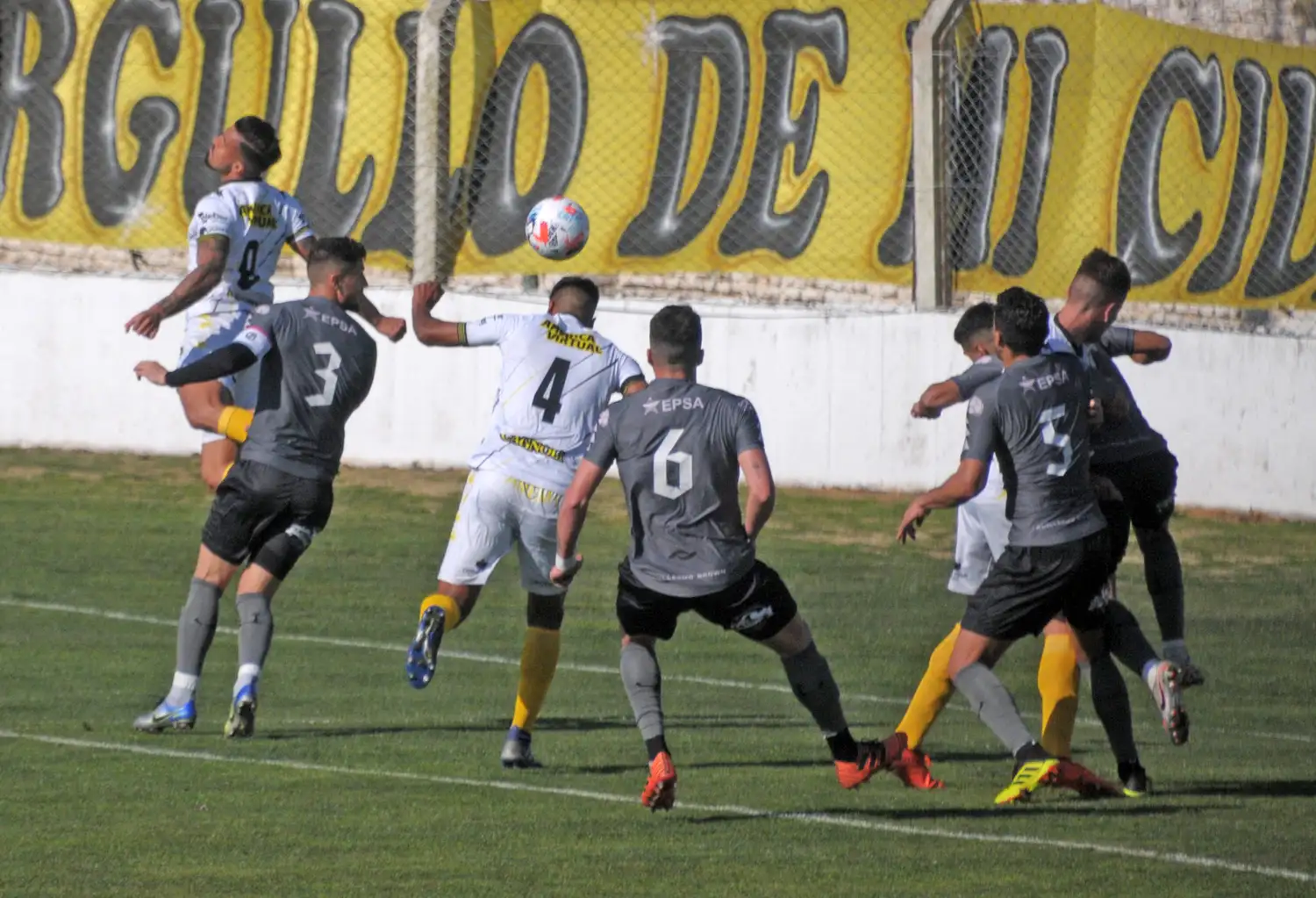 El gol de Boolsen (4) a Brown de Madryn, el último de Santamarina.