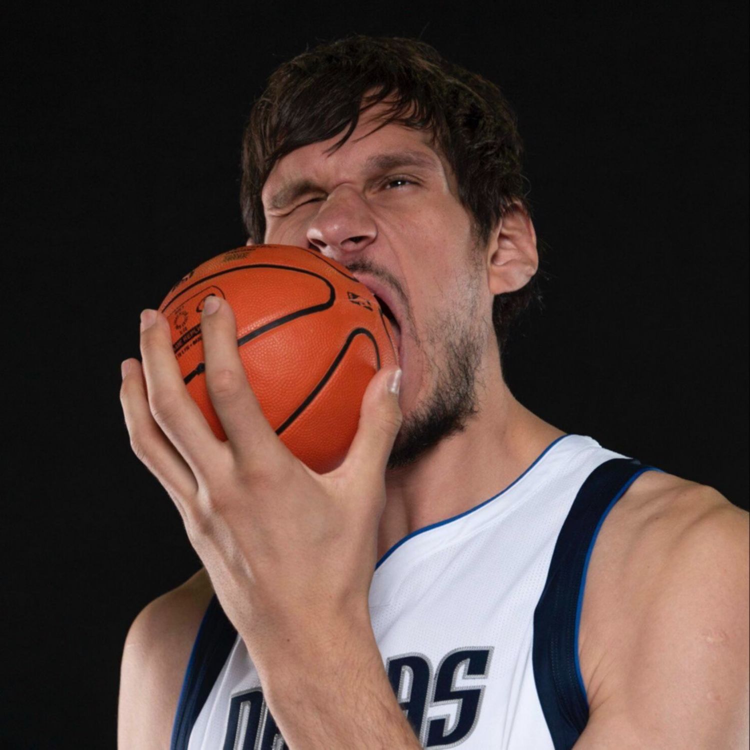 El fenómeno viral: mira el tamaño de las manos de Boban Marjanovic