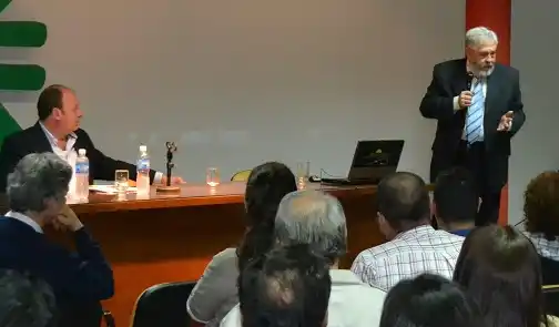 Gogorza disertó sobre resolución de conflictos en el ámbito municipal