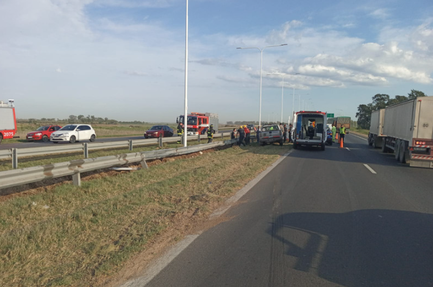 Un choque y vuelco en la autopista Santa Fe-Rosario dejó un hombre herido