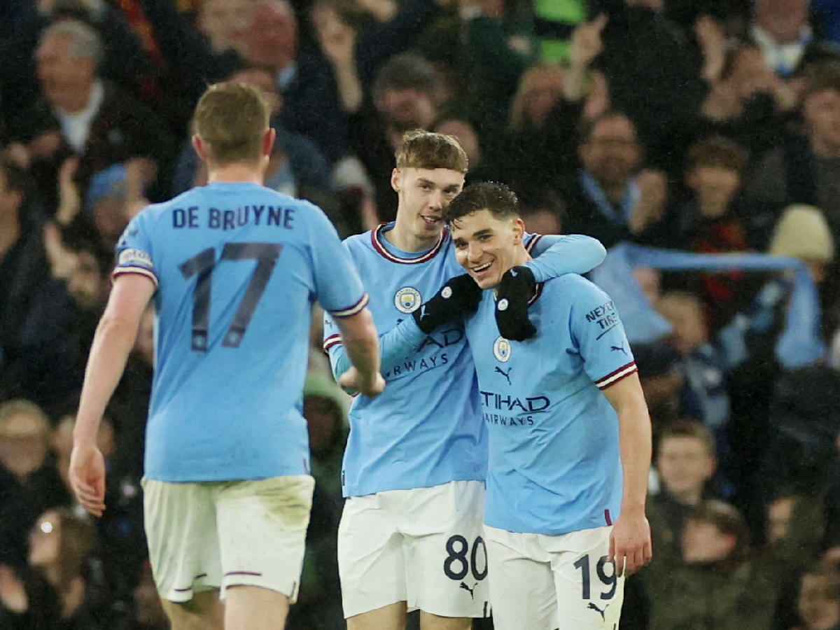 Doblete de Julián Álvarez en la FA Cup
