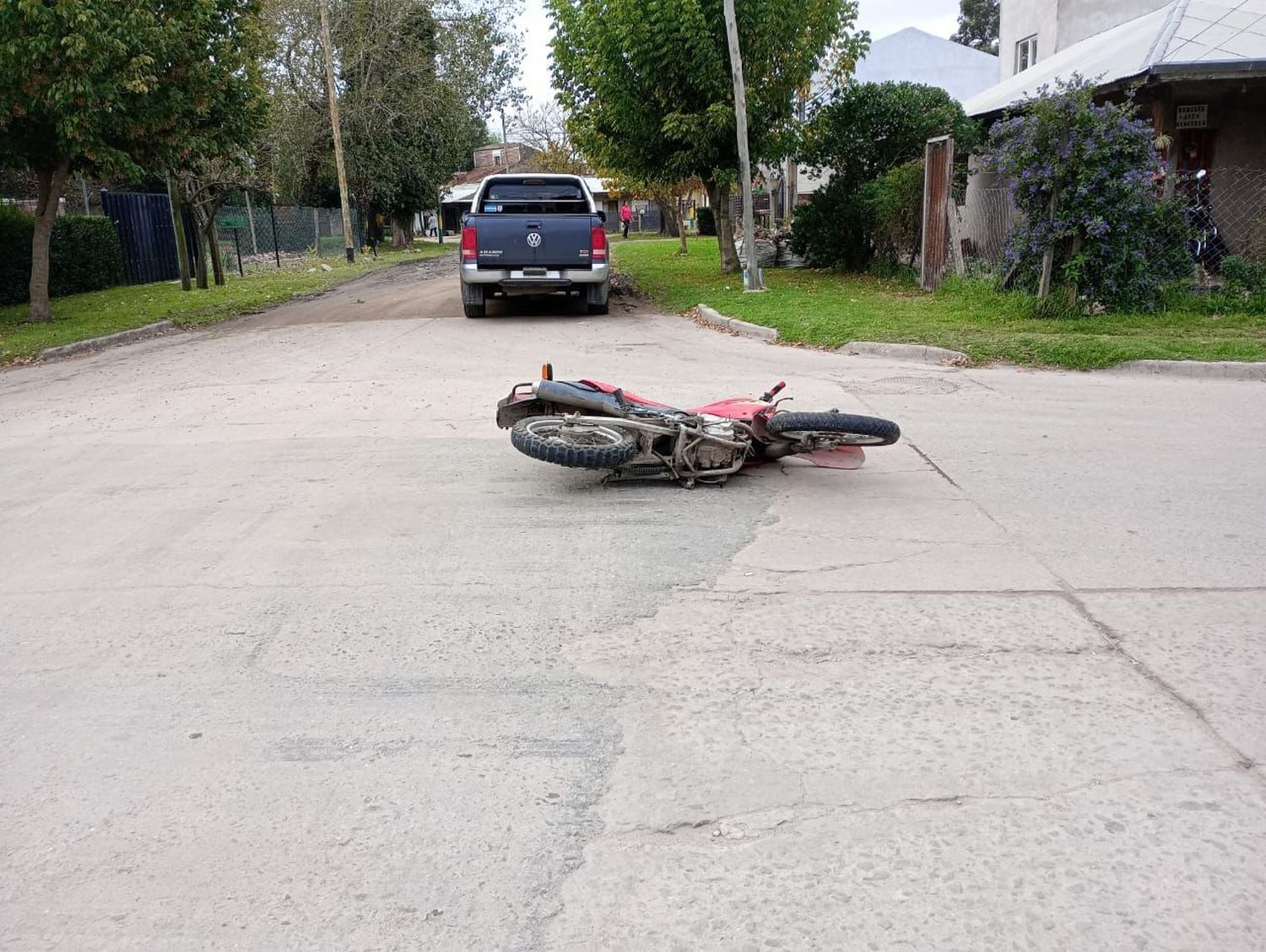 Motociclista se fracturó la cadera al ser chocado por una camioneta