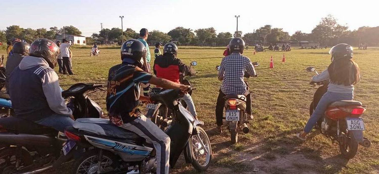 El Municipio brindó orientación jurídica gratuita
sobre diversas cuestiones en el barrio Nam-Qom