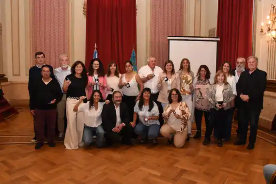 En un emotivo acto, el Municipio homenajeó a empleados municipales que cumplieron 25 años de servicio