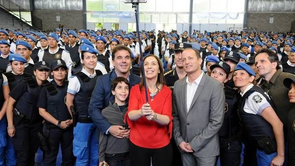 Vidal entregó chalecos antibala femeninos a la Policía Bonaerense