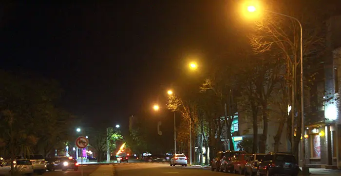 Recambio de luces en avenidas, remodelación de la plaza y construcción de un polideportivo