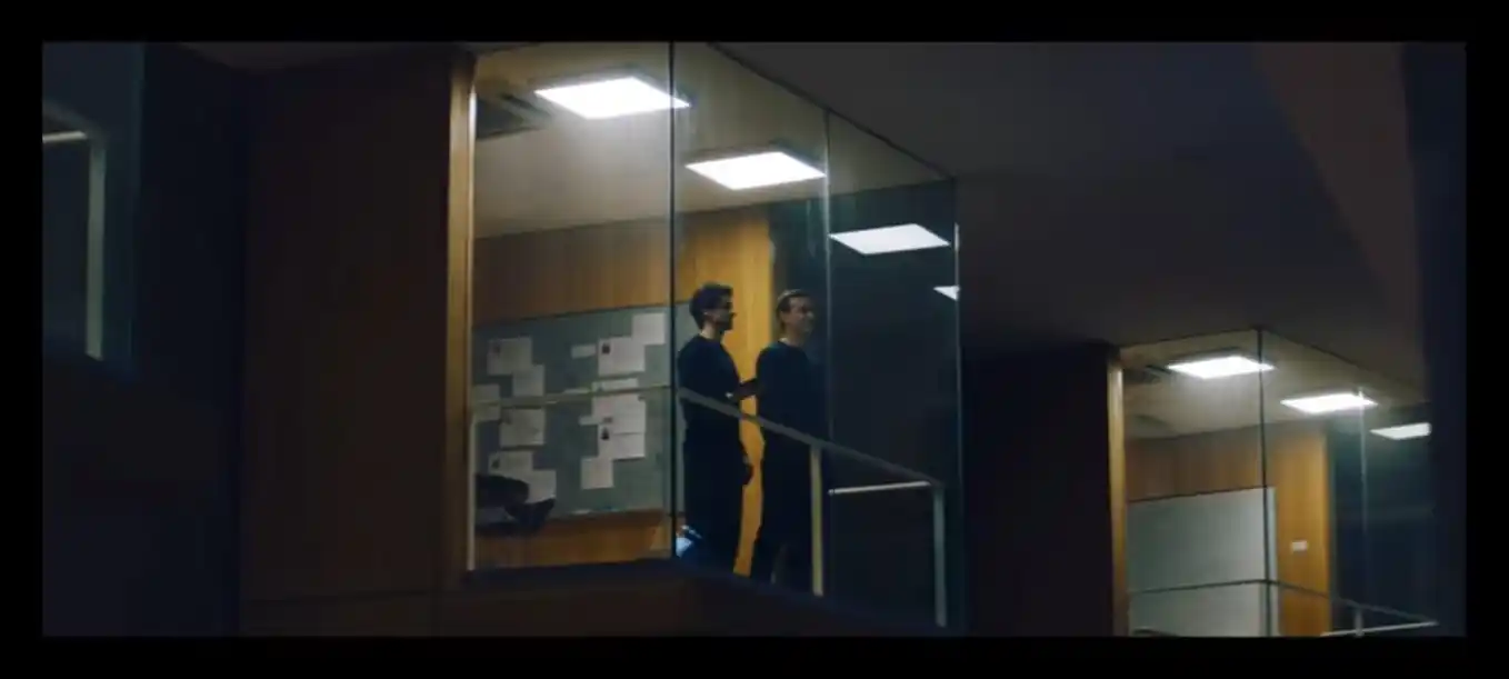 Scaloni y Aimar grabando en la Biblioteca de la UNSAM (FOTO: internet).