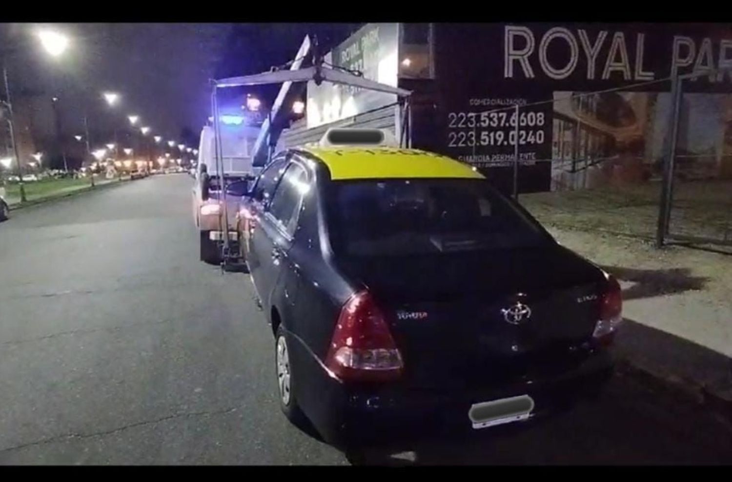 Taxista atropelló a una mujer y se dio a la fuga