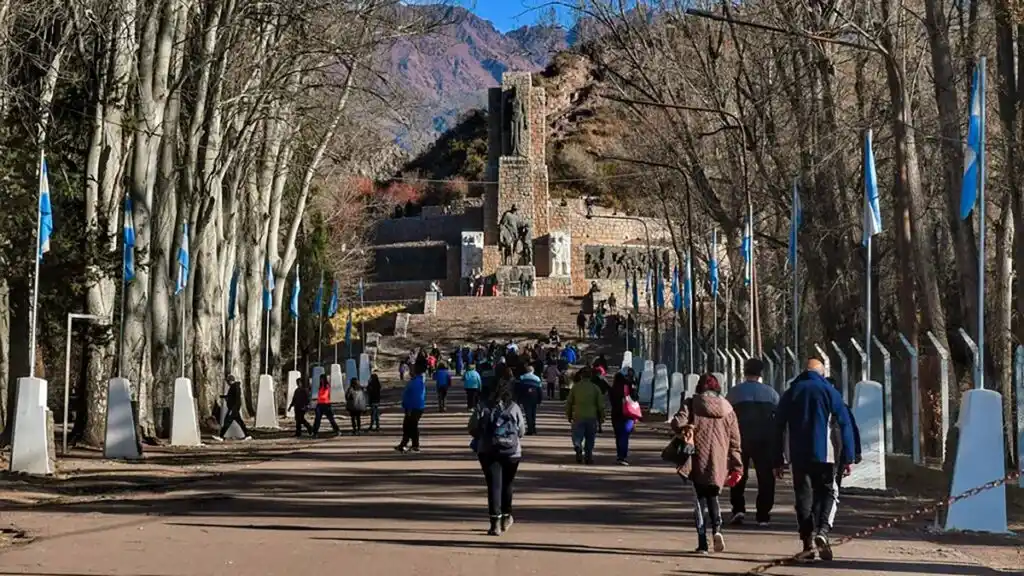 El gasto promedio diario fue de $50.788 y cayó frente a 2023, según CAME