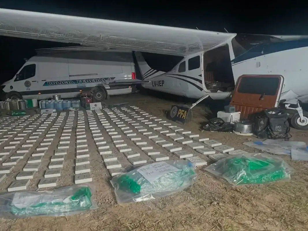 Cayó una avioneta narco en Santa Fe: 442 kilos de cocaína y conexión con un cartel internacional