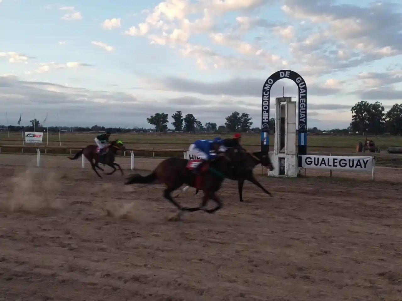 Turf: “El Negro Luis” brilló en el Gran Premio 25 de Mayo