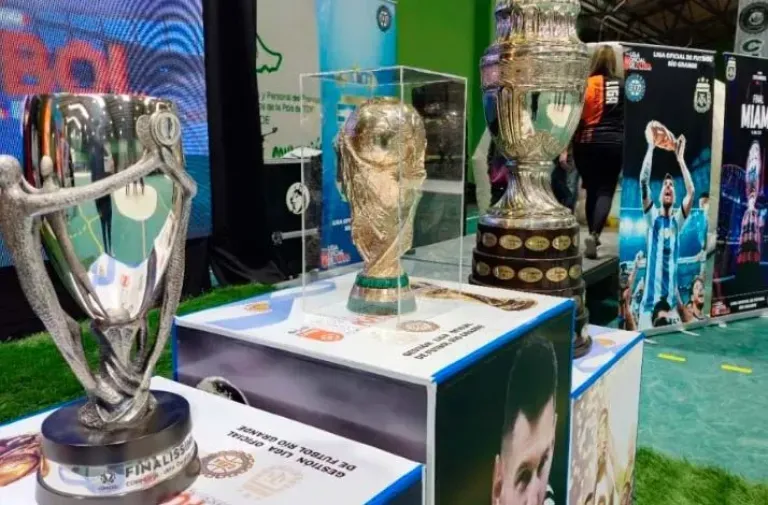 Tres Arroyos levanta las copas: Mañana llegan los títulos de la Selección Nacional