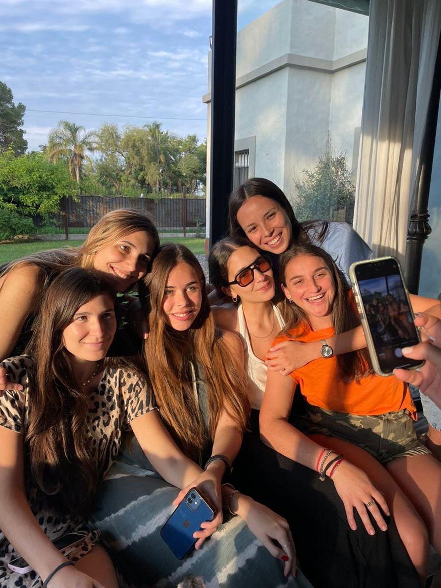 El reencuentro de Agostina con sus amigas.