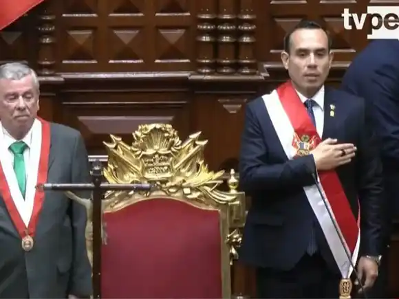 José Jerí asume como presidente interino de Perú tras la destitución exprés de Dina Boluarte