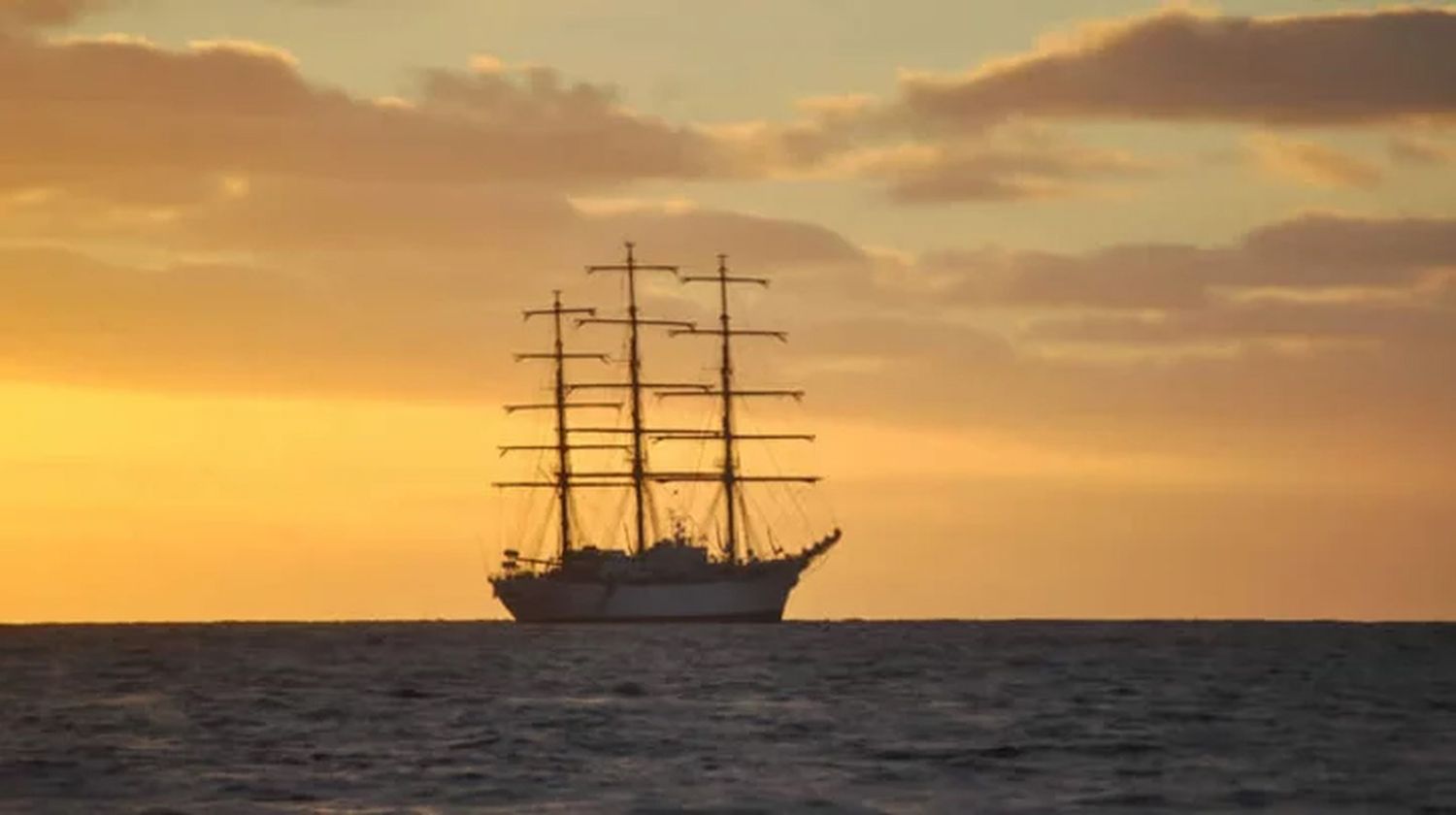 La fragata Libertad pasó frente a la costa de Necochea