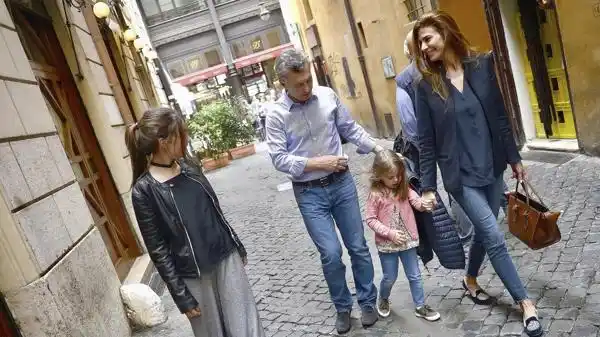 Macri pasea por Roma a horas de encontrarse con Francisco