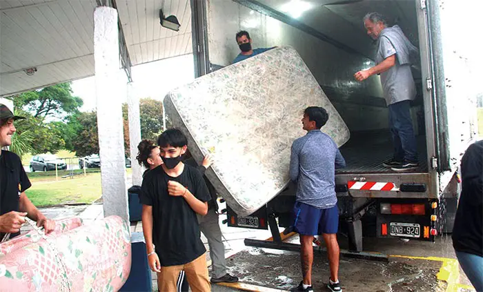 Reciben donaciones para  ayudar a los afectados por  los incendios en el sur