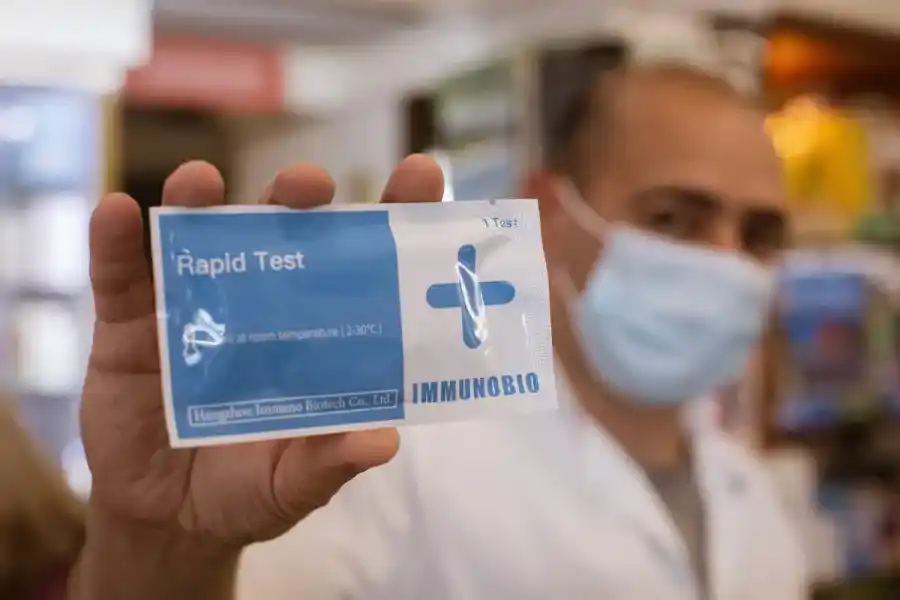 COVID-19: crecieron un 200% las ventas de autotest en noviembre y la positividad se cuadruplicó