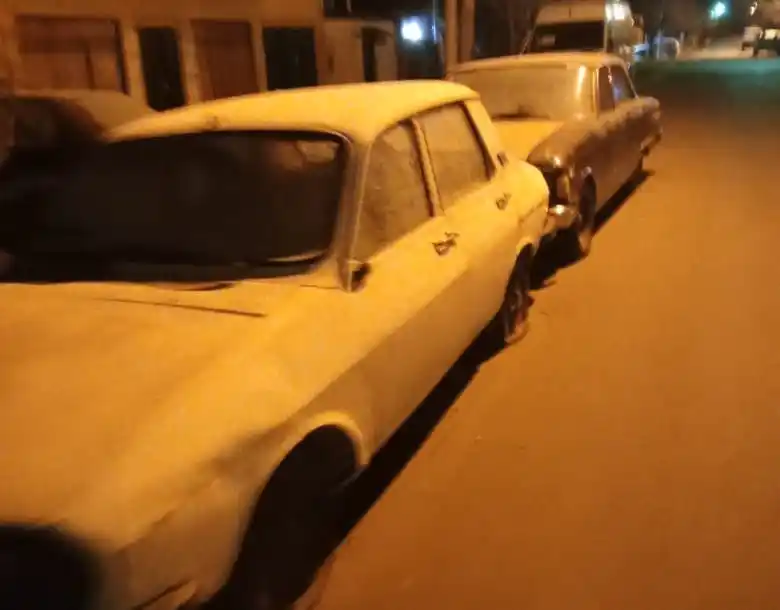 Llevan dos años, según los vecinos, los tres rodados estacionados en Las Provincias al 2300.