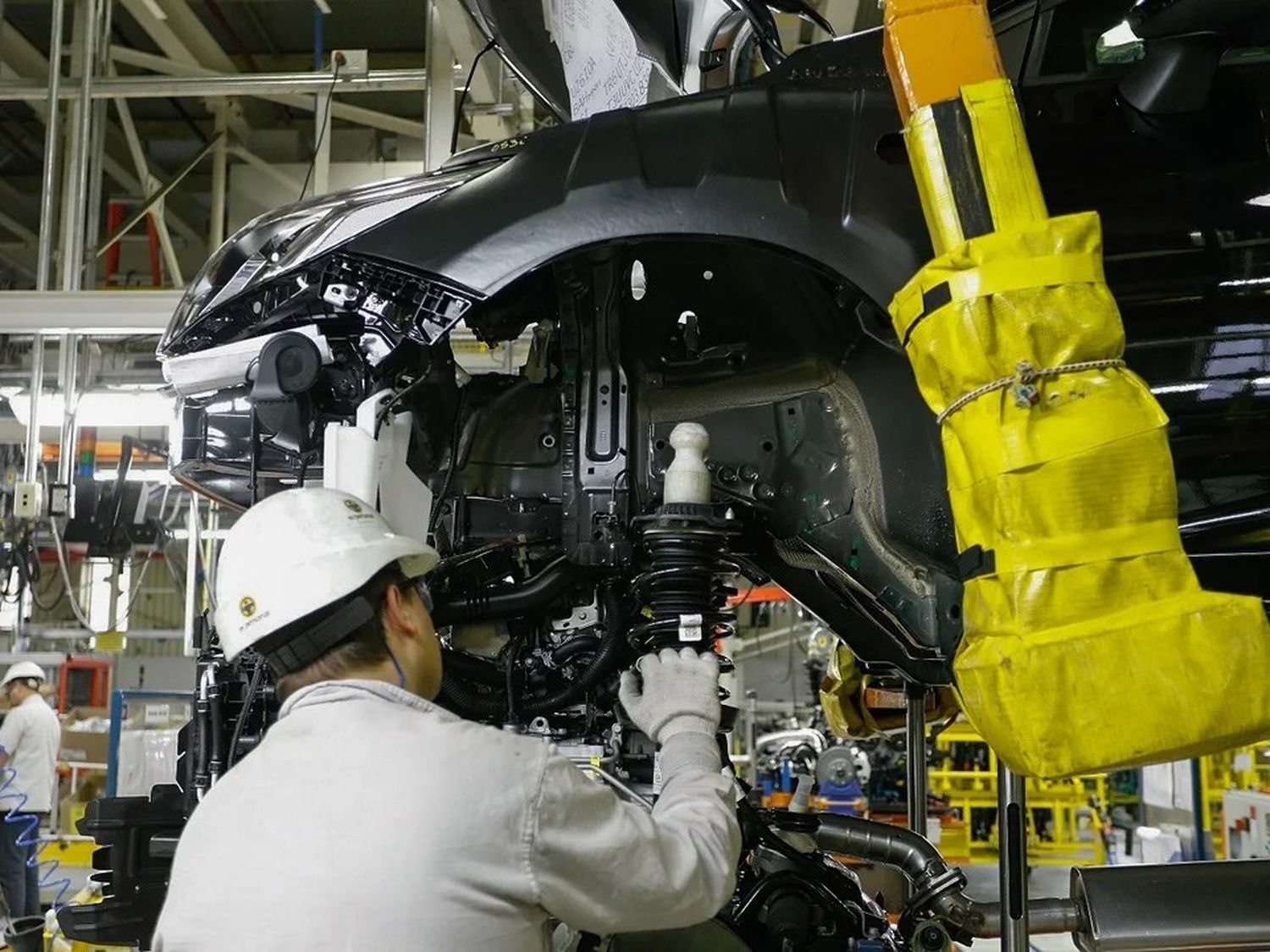 La producción automotriz pisó el freno en junio, pero solo para tomar más impulso