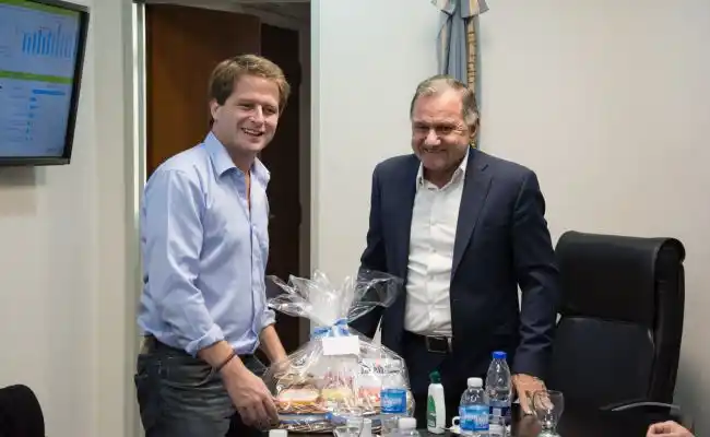 Julio Pereyra recibió a Alex Campbell en Florencio Varela