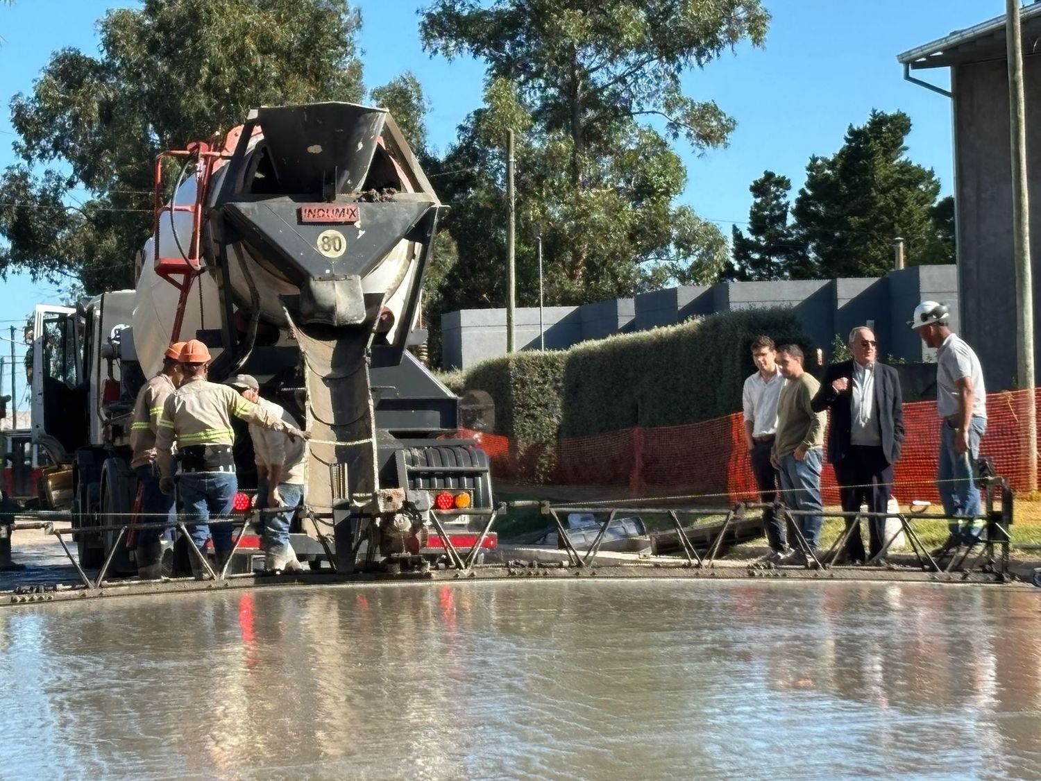 Lunghi supervisó el inició de las obras de una nueva etapa del plan de pavimentación