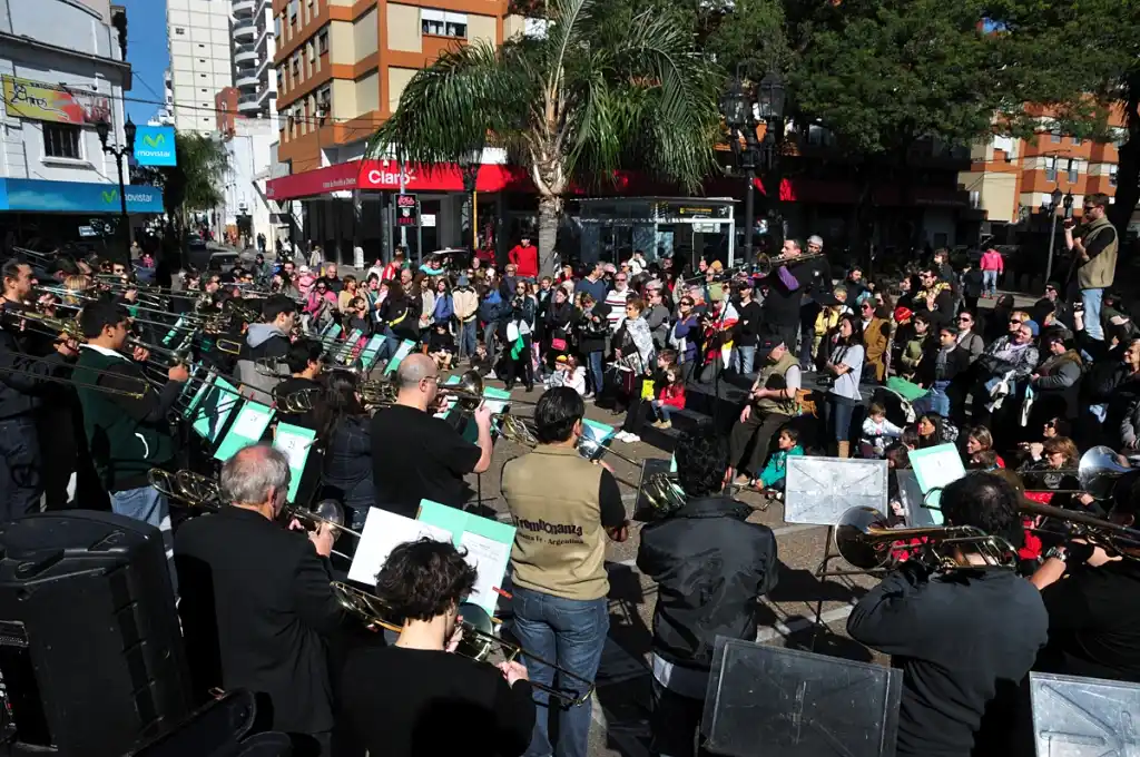 En la Peatonal, Trombonanza se despidió hasta el año que viene