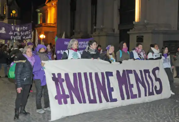 Con la consigna "Ni una menos", la Asamblea Feminista tandilense volvió a las calles