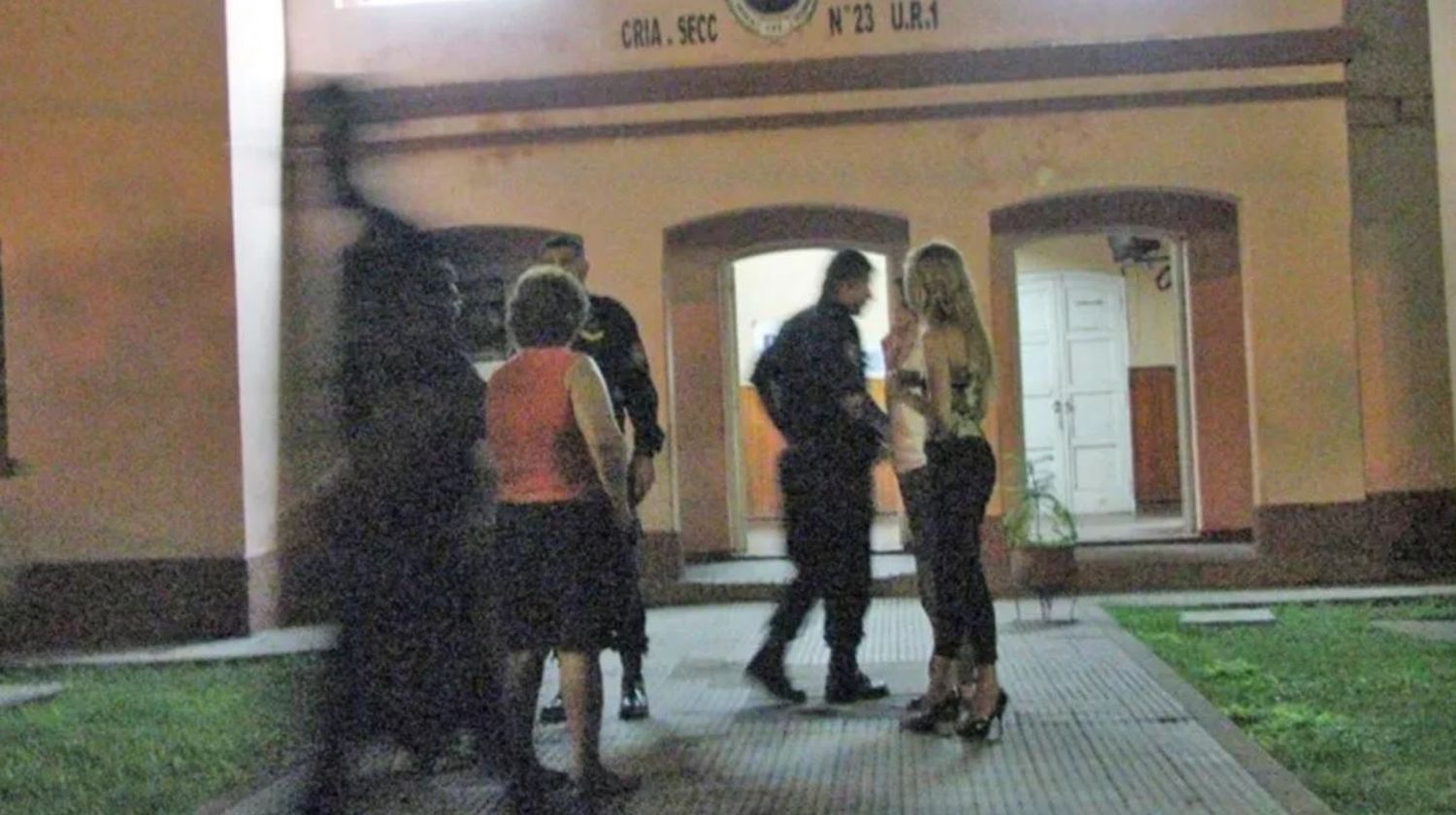 Agredió a su pareja con un "nunchaku" y la roció con alcohol porque "no hacía lo que él le decía"