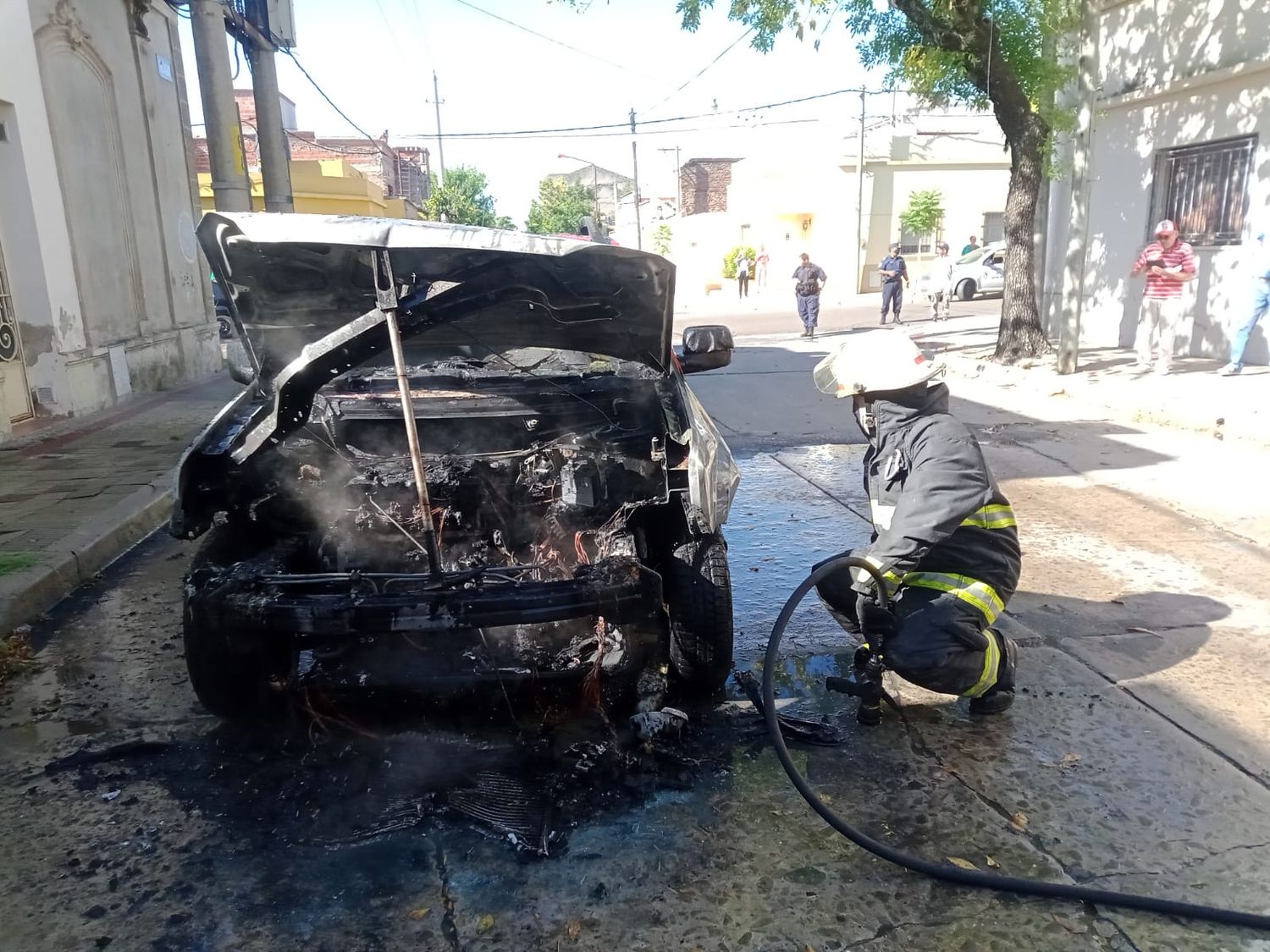 Se incendió un auto en pleno centro de la ciudad