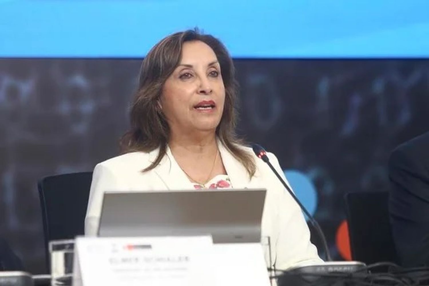 Investigan a Dina Boluarte por presunto abandono de su cargo