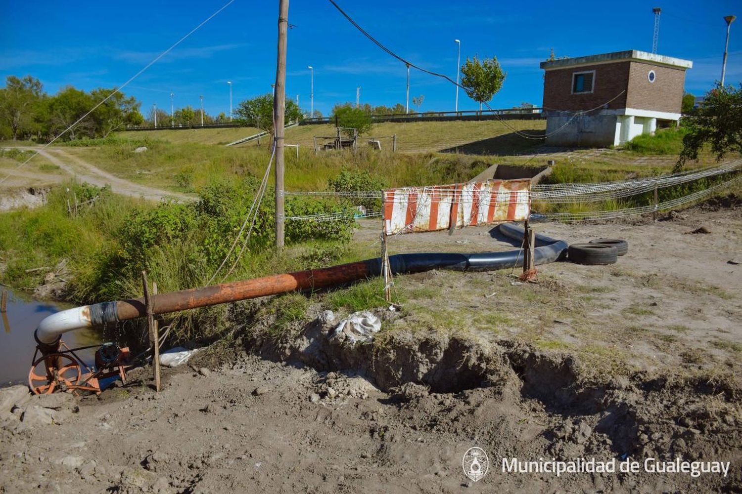 Mantenimiento de la bomba de agua en el reservorio