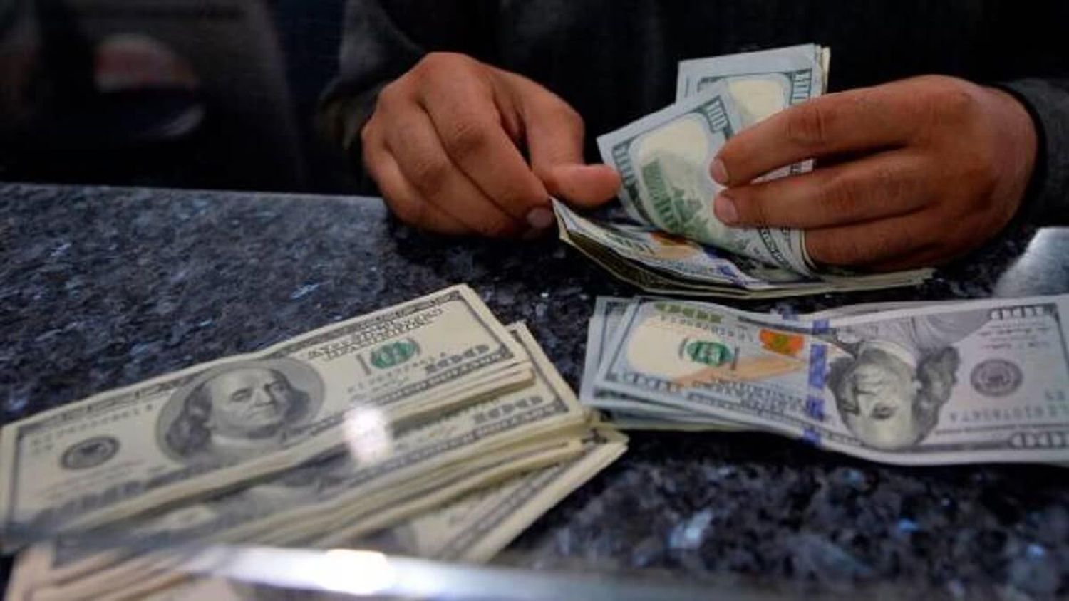 ¡RASPANDO LA OLLA! El BCV piensa seguir inyectando dólares a la banca